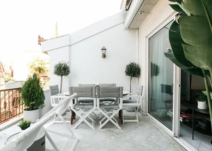 Acropolis Veranda Residence